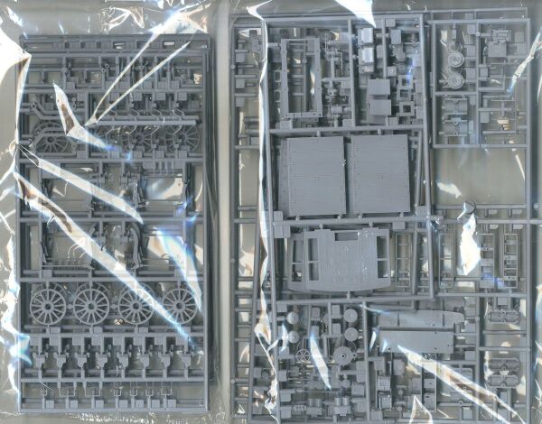 1/50 J.N.R. Direct Current Electric Locomotive EH10