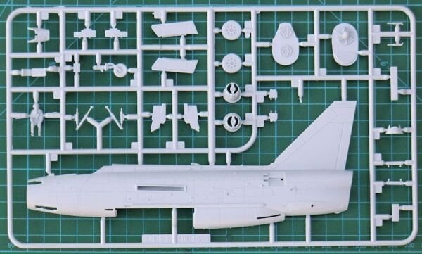 1/72 English Electric Lightning F.2A   (YENİ KALIP)
