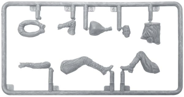 1/35 SOVIET SOLDIERS TAKING A BREAK