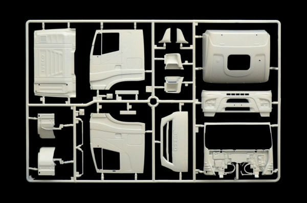 1/24  IVECO STRALIS HI-WAY EURO 5