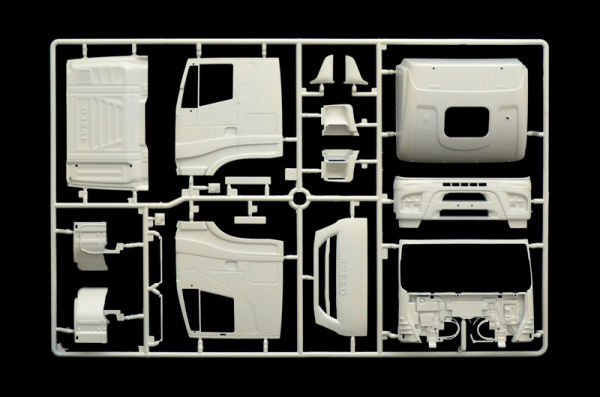 1/24  IVECO STRALIS HI-WAY EURO 5