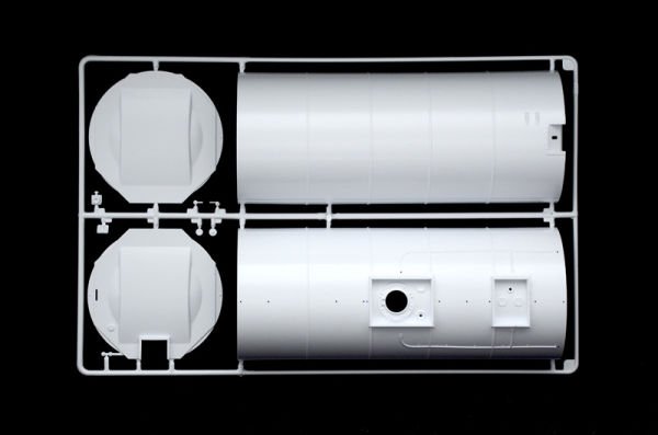 1/24  TECNOKAR TRAILER WITH 20' TANK