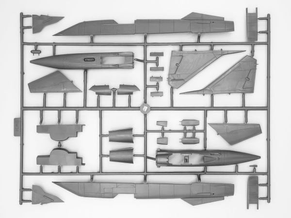 1/72  MIG -31 B RUSSIAN HEAVY INTERCEPTOR FIGHTER