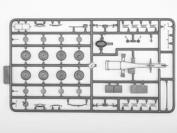 1/72  Krupp L2H143 Kfz.69 with Pak 36 German Artillery Tractor