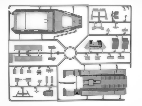 1/35 ‘Beobachtungspanzerwagen’ Sd.Kfz.251/18 Ausf.A WWII German Observation Vehicle with crew