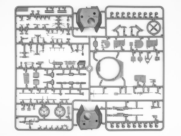 1/35 P 204 (f) with German Armoured Vehicle Crew