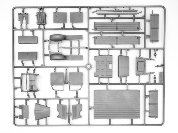 1/35 Typ 2,5-32 with Shelter WWII German Ambulance Truck