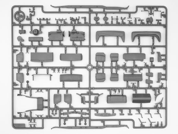 1/35 Type G4 Partisanenwagen German WWII vehicle with machine gun
