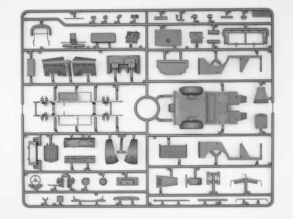 1/35 le.gl.Einheits-Pkw Kfz.4 WWII German Light Anti-Aircraft Vehicle