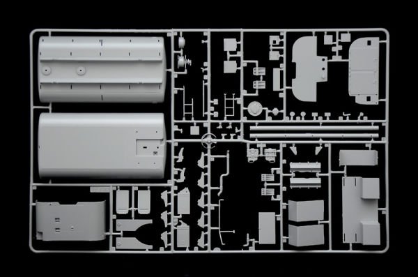 1/35  M978 FUEL SERVICING TRUCK