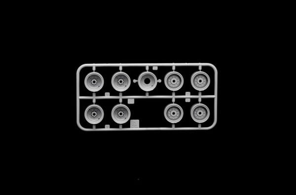 1/35  M978 FUEL SERVICING TRUCK