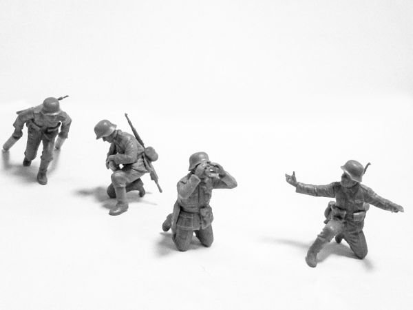 1/35  7,62 cm Pak 36(r) with German Crew 4 figures
