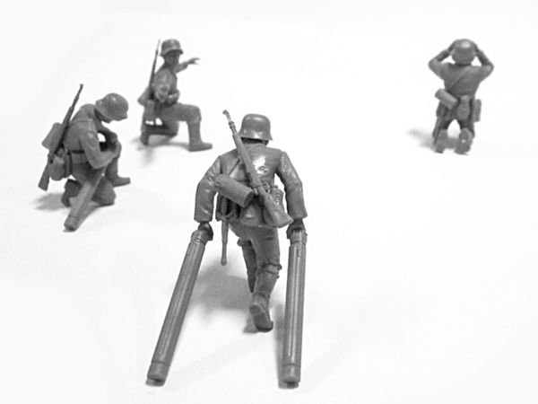 1/35  7,62 cm Pak 36(r) with German Crew 4 figures