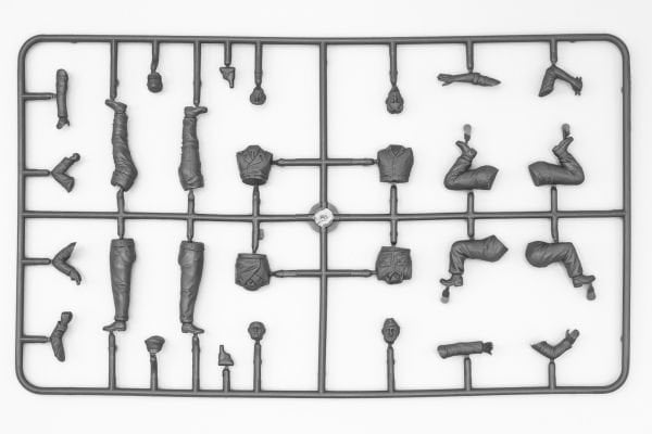 1/35  German Tank Crew (1943-1945) 4 figures – 2 officers, 2 mechanics