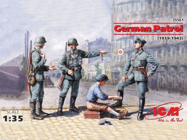 1/35 German Patrol (1939-1942) 4 figures – 1 officer, 2 soldiers, 1 civilian