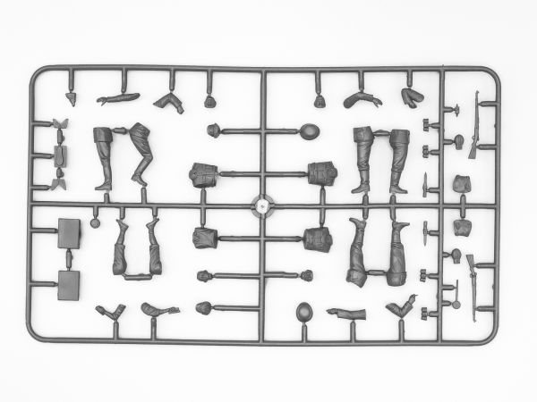 1/35 German Patrol (1939-1942) 4 figures – 1 officer, 2 soldiers, 1 civilian
