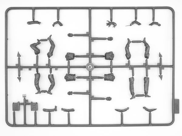 1/35 German Armoured Vehicle Crew (1941-1942) 4 figures and cat
