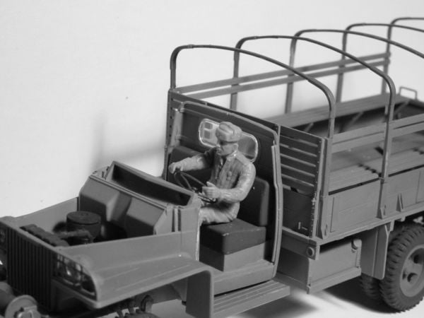 1/35 RKKA Drivers (1943-1945) 2 figures
