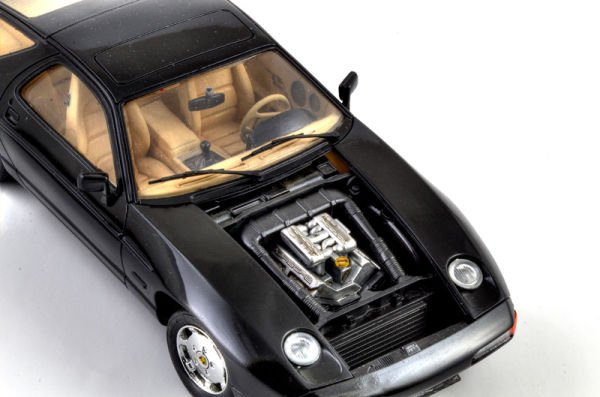 1/24   Porsche 928 S4