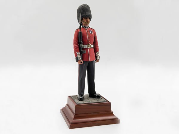 1/16 British Grenadier Queen’s Guards The set includes 28 parts for assembly of one figure.