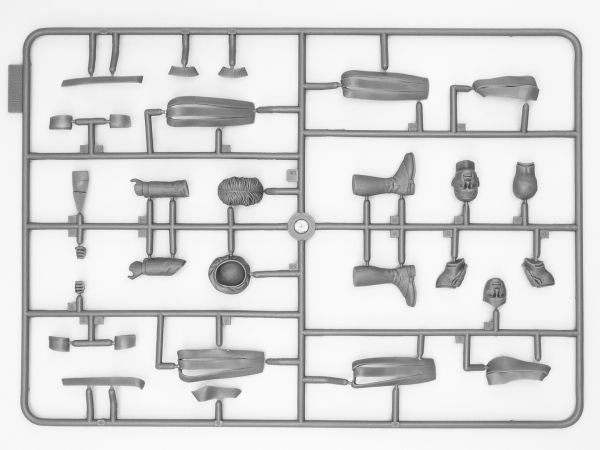 1/16 Vatican Swiss Guard The set includes 48 parts for assembly of one figure