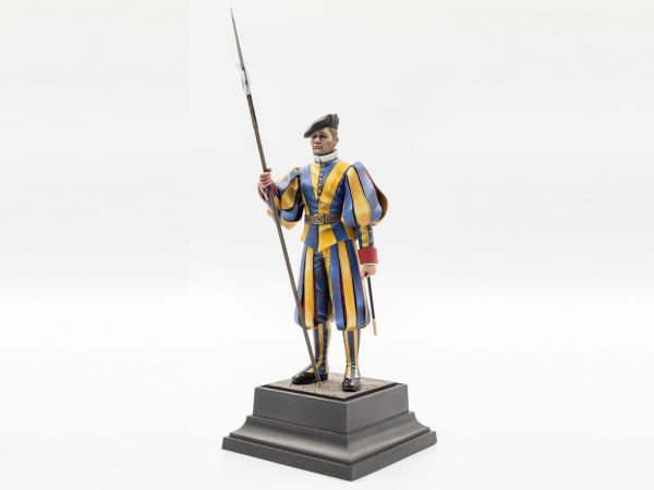 1/16 Vatican Swiss Guard The set includes 48 parts for assembly of one figure