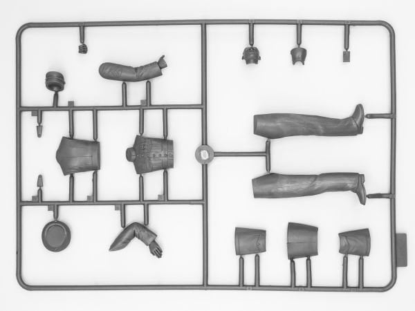 1/16 US Marines Sergeant The set includes 26 parts for assembly of one figure.