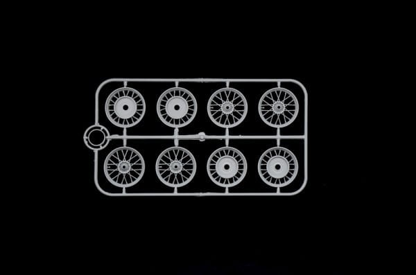 1/9   ZUNDAPP KS 750 with Sidecar