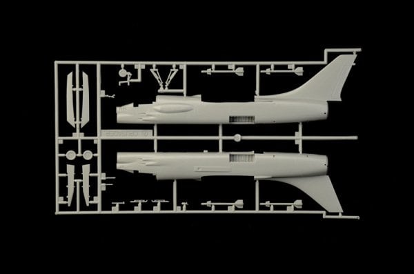 1/72  F-8E Crusader