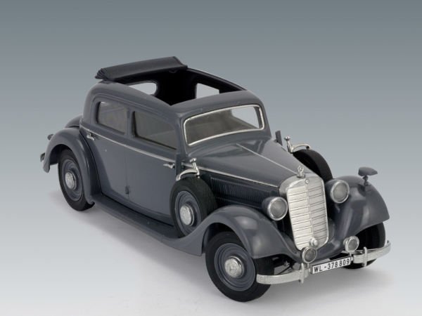 1/35 Typ 320 (W142) Saloon WWII German Staff Car