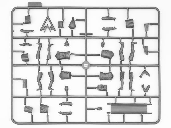 1/35 Soviet Medical Personnel (1943-1945) 4 figures – 1 nurse, 2 medical orderlies, 1 injured