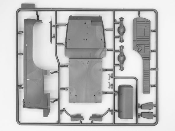 1/24 Type G4 with MG 34 and German Staff Personnel