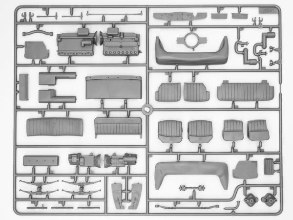 1/24 Type G4 with MG 34 and German Staff Personnel