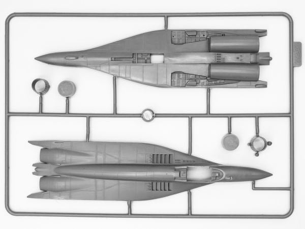 1/72 Soviet military airfield 1980s (Mikoyan-29 “9-13”, APA-50M (ZiL-131), ZiL-131 Command Vehicle and Soviet PAG-14 Airfield Plates)