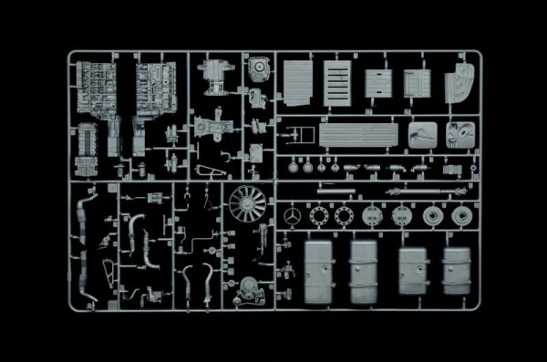 1/24  Mercedes-Benz ACTROS MP4 Giga Space