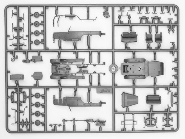 1/72 G4 (1935 production) WWII German Staff Car, snap fit/no glue