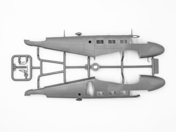 1/48 C18S American Passenger Aircraft