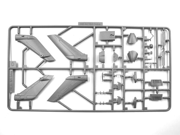 1/48 AH-1G Cobra and M8A1 US Landing Mat