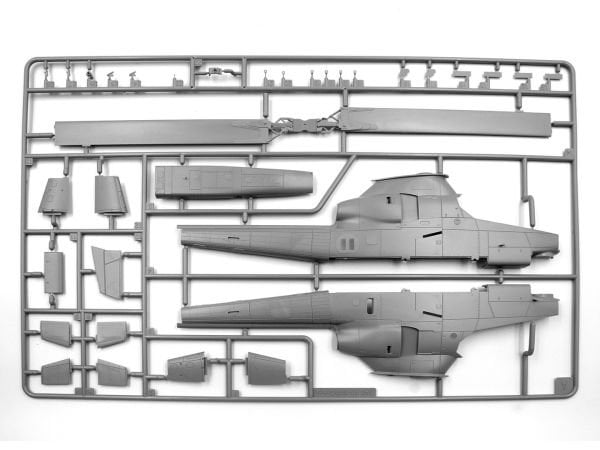 1/48 AH-1G Cobra and M8A1 US Landing Mat