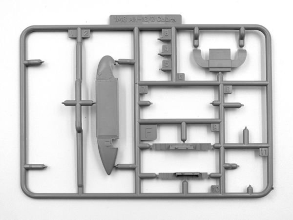 1/48 AH-1G Cobra and M8A1 US Landing Mat