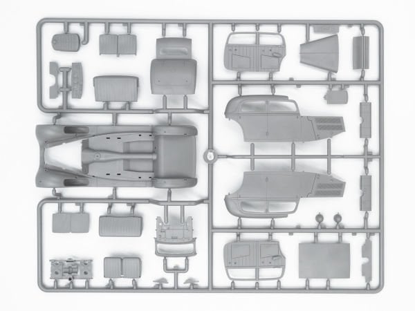 1/35 Typ 320 (W142) Saloon with German Staff Personnel