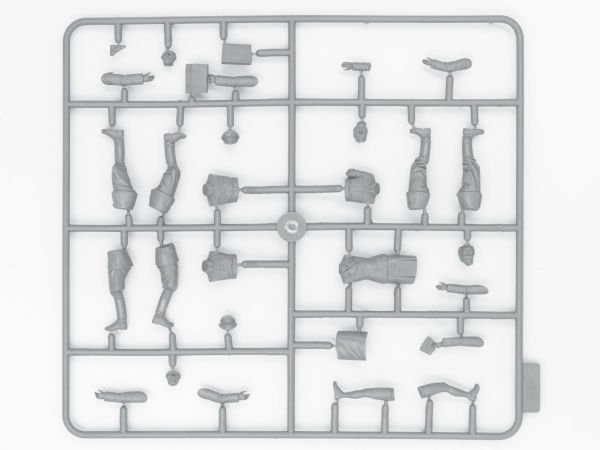 1/35 Typ 320 (W142) Saloon with German Staff Personnel