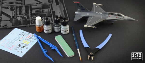 1/72    F-16 C/D Night Falcon - Complete Set For Modeling - Starter kit