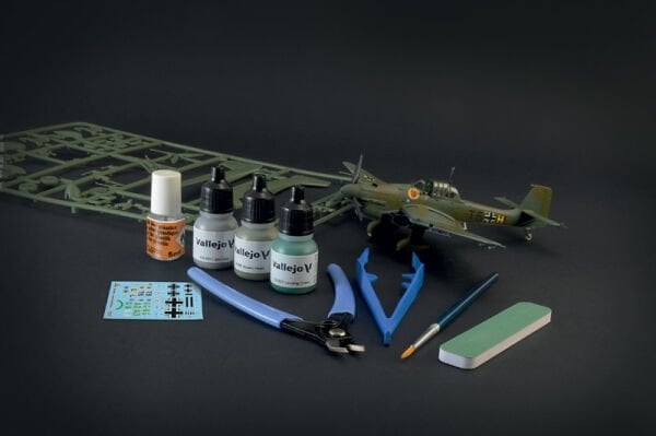 1/72 Junker Ju-87B Stuka - Complete Set For Modeling - Starter kit