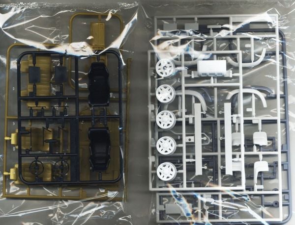 1/24 VZN130G HILUX SURF　LIFT UP '91(Toyota）