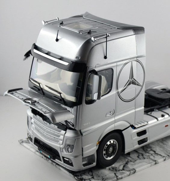 1/24 MERCEDES BENZ ACTROS MP4 GIGASPACE ITALERI | 1/24 | Top Pop Hobby