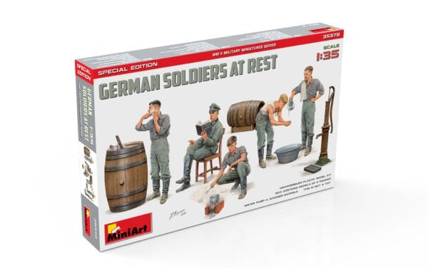 1/35 GERMAN SOLDIRES AT REST