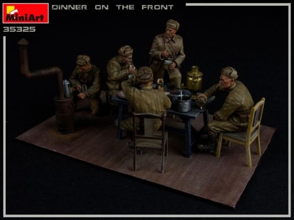 1/35 DINNER ON THE FRONT