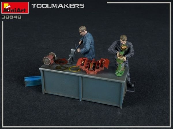 1/35 TOOLMAKERS