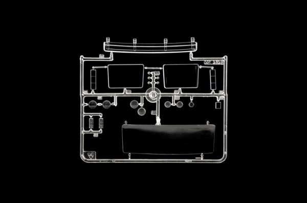 1/24  Volvo F12 Intercooler Low Roof with accessories